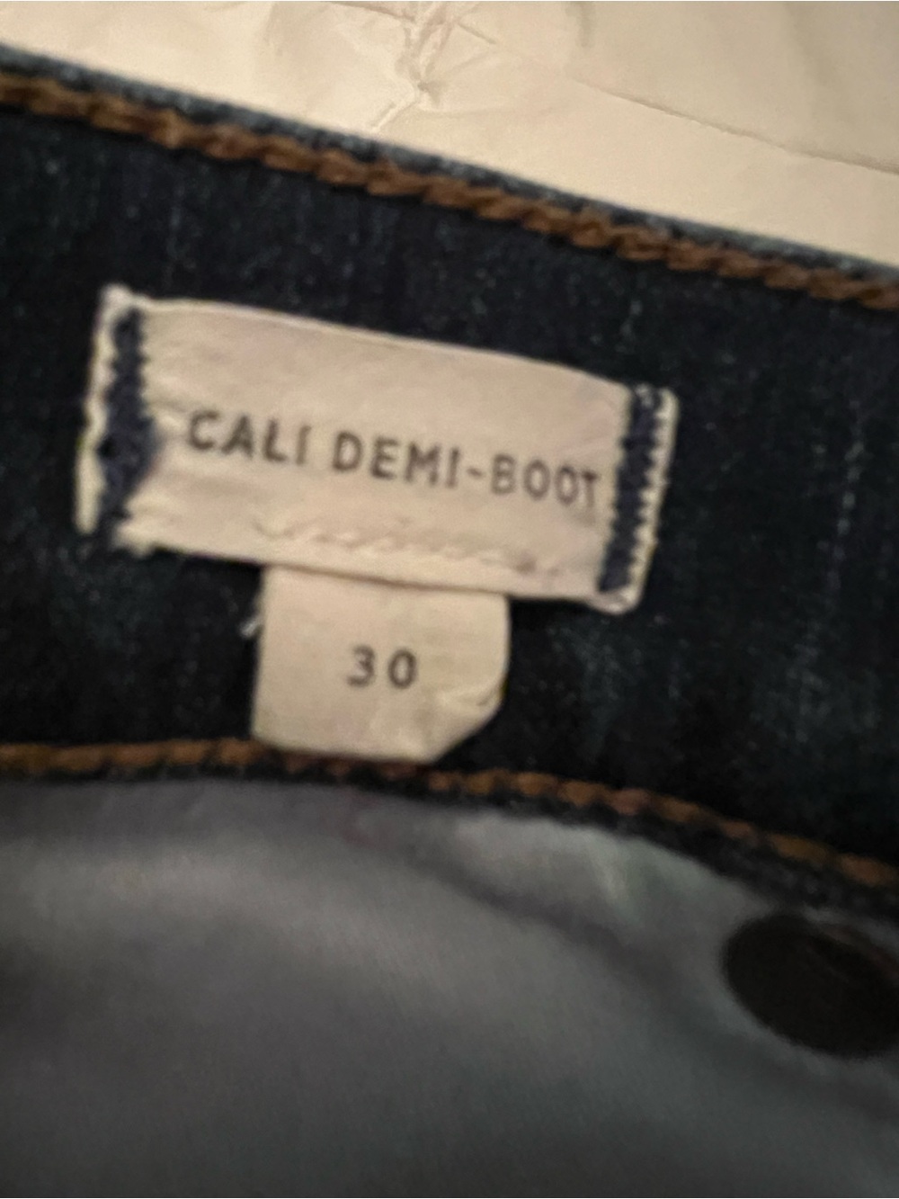 Cali Demi-boot (Cropped) Jeans in Lockwood Wash - Picture 5 of 12